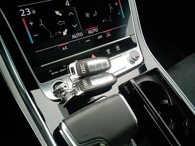 Audi Q7 TFSIe S line plus 55 quattro 280 kW (381 CV) tiptronic 12 Audi Q7 TFSIe S line plus 55 quattro 280 kW (381 CV) tiptronic 12