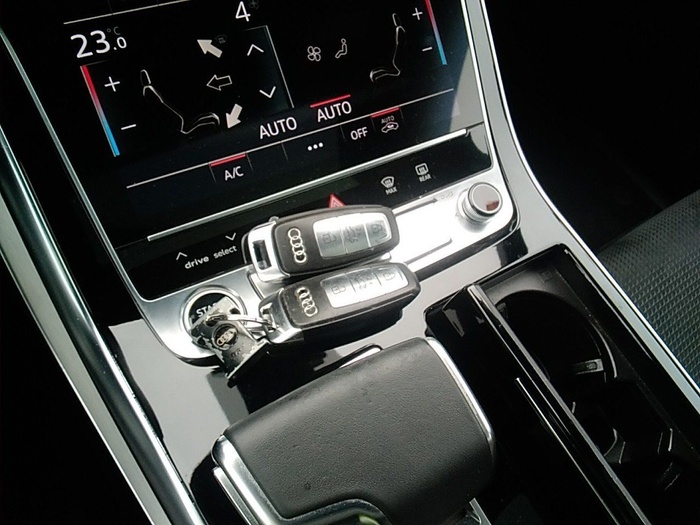 Audi Q7 TFSIe S line plus 55 quattro 280 kW (381 CV) tiptronic Vehículo usado en Madrid Audi Q7 TFSIe S line plus 55 quattro 280 kW (381 CV) tiptronic Vehículo usado en Madrid