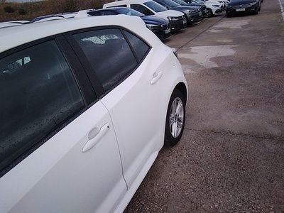 Toyota Corolla 1.8 125 Híbrido Active Tech E-CVT 90 kW (122 CV) 15 Toyota Corolla 1.8 125 Híbrido Active Tech E-CVT 90 kW (122 CV) 15