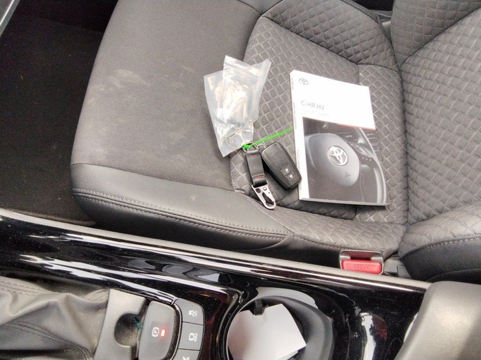 Toyota C-HR 180H Advance 135 kW (184 CV) Vehículo usado en Madrid Toyota C-HR 180H Advance 135 kW (184 CV) Vehículo usado en Madrid