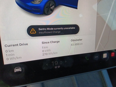 Tesla Model 3 RWD 208 kW (283 CV) 8 Tesla Model 3 RWD 208 kW (283 CV) 8