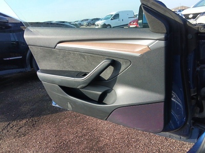 Tesla Model 3 RWD 208 kW (283 CV) 12 Tesla Model 3 RWD 208 kW (283 CV) 12