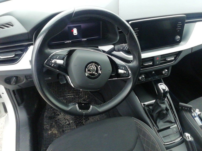 Skoda Kamiq 1.0 TSI Emotion DSG 81 kW (110 CV) Vehículo usado en Madrid Skoda Kamiq 1.0 TSI Emotion DSG 81 kW (110 CV) Vehículo usado en Madrid