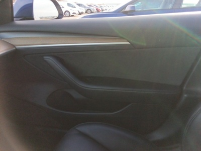 Tesla Model 3 RWD 208 kW (283 CV) 9 Tesla Model 3 RWD 208 kW (283 CV) 9