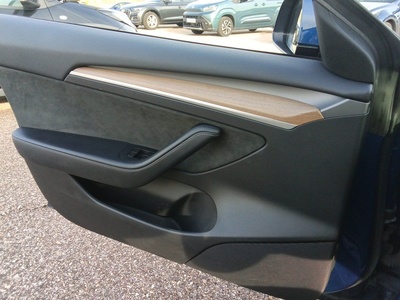 Tesla Model 3 RWD 208 kW (283 CV) 12 Tesla Model 3 RWD 208 kW (283 CV) 12