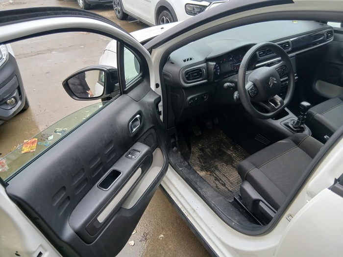 Citroen C3 BlueHDi 100 S&S Live Pack 75 KW (100 CV) Vehículo usado en Madrid Citroen C3 BlueHDi 100 S&S Live Pack 75 KW (100 CV) Vehículo usado en Madrid