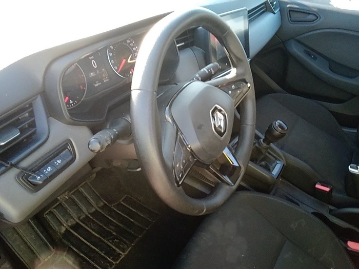 Renault Clio Business SCe 48 kW (65 CV) Vehículo usado en Madrid Renault Clio Business SCe 48 kW (65 CV) Vehículo usado en Madrid