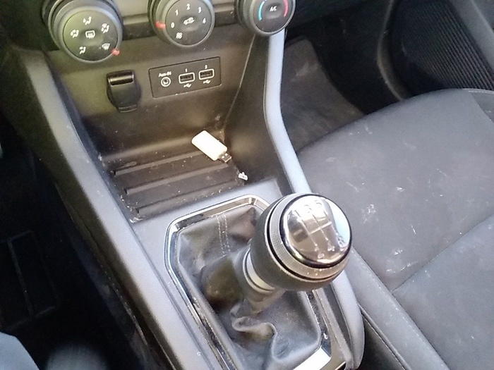 Renault Clio Business SCe 48 kW (65 CV) Vehículo usado en Madrid Renault Clio Business SCe 48 kW (65 CV) Vehículo usado en Madrid