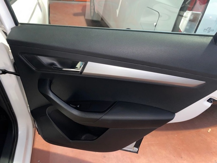 Skoda Karoq 2.0 TDI Ambition 4X4 DSG 110 kW (150 CV) Vehículo usado en Madrid Skoda Karoq 2.0 TDI Ambition 4X4 DSG 110 kW (150 CV) Vehículo usado en Madrid