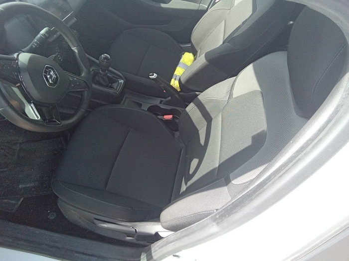 Renault Clio Business TCe 66 kW (90 CV) Vehículo usado en Madrid Renault Clio Business TCe 66 kW (90 CV) Vehículo usado en Madrid