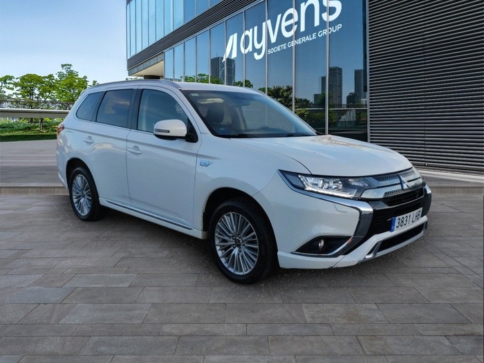 Mitsubishi Outlander 2.4 PHEV Motion 4WD Auto 165 kW (224 CV) Vehículo usado en Madrid Mitsubishi Outlander 2.4 PHEV Motion 4WD Auto 165 kW (224 CV) Vehículo usado en Madrid