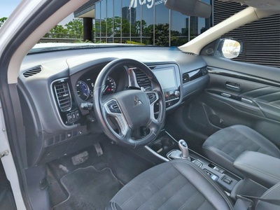 Mitsubishi Outlander 2.4 PHEV Motion 4WD Auto 165 kW (224 CV) 7 Mitsubishi Outlander 2.4 PHEV Motion 4WD Auto 165 kW (224 CV) 7