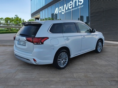 Mitsubishi Outlander 2.4 PHEV Motion 4WD Auto 165 kW (224 CV) 4 Mitsubishi Outlander 2.4 PHEV Motion 4WD Auto 165 kW (224 CV) 4