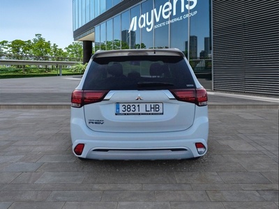 Mitsubishi Outlander 2.4 PHEV Motion 4WD Auto 165 kW (224 CV) 5 Mitsubishi Outlander 2.4 PHEV Motion 4WD Auto 165 kW (224 CV) 5