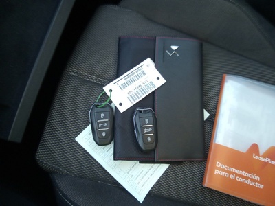 DS DS7 Crossback BlueHDi 130 DE Bastille + AT 96 kW (130 CV) 10 DS DS7 Crossback BlueHDi 130 DE Bastille + AT 96 kW (130 CV) 10