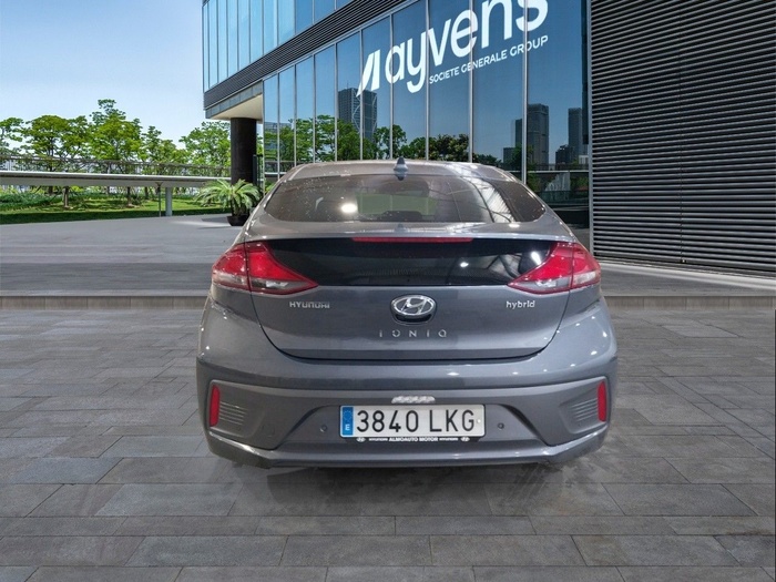 Hyundai Ioniq 1.6 GDI HEV Klass DCT 104 kW (141 CV) Vehículo usado en Madrid Hyundai Ioniq 1.6 GDI HEV Klass DCT 104 kW (141 CV) Vehículo usado en Madrid