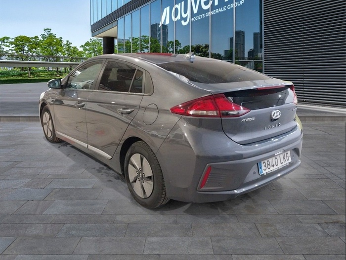 Hyundai Ioniq 1.6 GDI HEV Klass DCT 104 kW (141 CV) Vehículo usado en Madrid Hyundai Ioniq 1.6 GDI HEV Klass DCT 104 kW (141 CV) Vehículo usado en Madrid