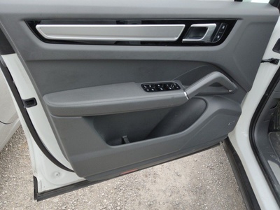 Porsche Cayenne Coupe E-Hybrid 340 kW (462 CV) 13 Porsche Cayenne Coupe E-Hybrid 340 kW (462 CV) 13