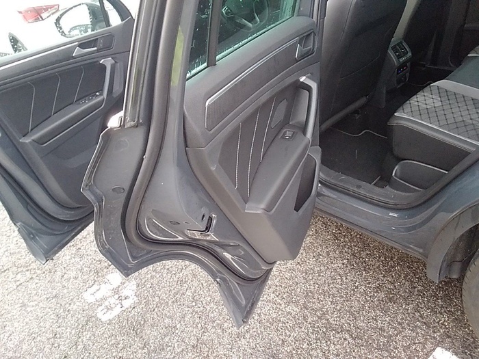 Volkswagen Tiguan R-Line 2.0 TDI 110 kW (150 CV) DSG Vehículo usado en Madrid Volkswagen Tiguan R-Line 2.0 TDI 110 kW (150 CV) DSG Vehículo usado en Madrid