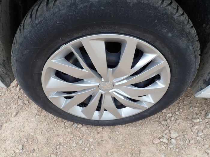 Peugeot 208 BlueHDi 100 Active 75 kW (100 CV) Vehículo usado en Madrid Peugeot 208 BlueHDi 100 Active 75 kW (100 CV) Vehículo usado en Madrid