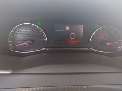 Peugeot 2008 BlueHDi 110 S&S Active Pack 81 kW (110 CV) 13 Peugeot 2008 BlueHDi 110 S&S Active Pack 81 kW (110 CV) 13