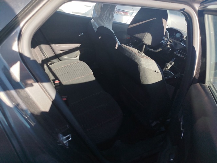 Peugeot 2008 BlueHDi 110 S&S Active Pack 81 kW (110 CV) Vehículo usado en Madrid Peugeot 2008 BlueHDi 110 S&S Active Pack 81 kW (110 CV) Vehículo usado en Madrid