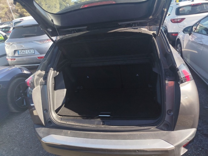 Peugeot 2008 BlueHDi 110 S&S Active Pack 81 kW (110 CV) Vehículo usado en Madrid Peugeot 2008 BlueHDi 110 S&S Active Pack 81 kW (110 CV) Vehículo usado en Madrid