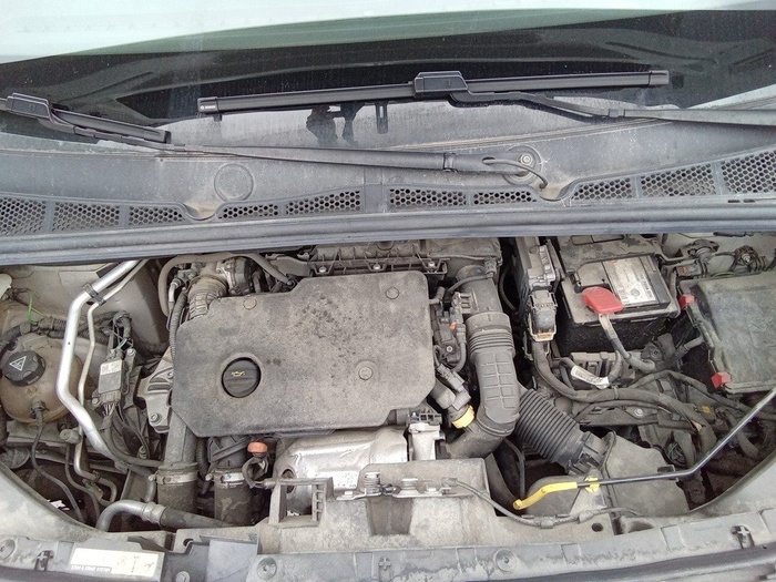 Peugeot Rifter BlueHDi 100 Access Standard 73 kW (100 CV) Vehículo usado en Madrid Peugeot Rifter BlueHDi 100 Access Standard 73 kW (100 CV) Vehículo usado en Madrid