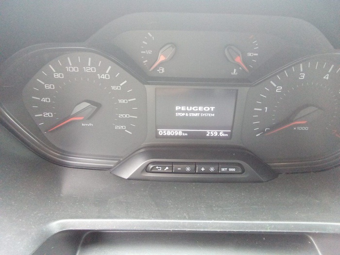 Peugeot Rifter BlueHDi 100 Access Standard 73 kW (100 CV) Vehículo usado en Madrid Peugeot Rifter BlueHDi 100 Access Standard 73 kW (100 CV) Vehículo usado en Madrid