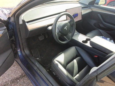 Tesla Model 3 RWD 208 kW (283 CV) 7 Tesla Model 3 RWD 208 kW (283 CV) 7