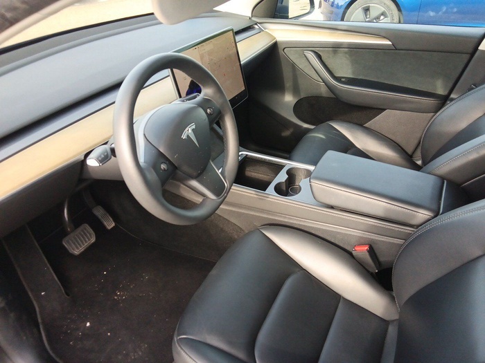 Tesla Model Y Tracción Trasera RWD 255 kW (347 CV) Vehículo usado en Madrid Tesla Model Y Tracción Trasera RWD 255 kW (347 CV) Vehículo usado en Madrid