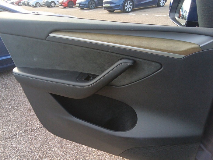 Tesla Model Y Tracción Trasera RWD 255 kW (347 CV) Vehículo usado en Madrid Tesla Model Y Tracción Trasera RWD 255 kW (347 CV) Vehículo usado en Madrid