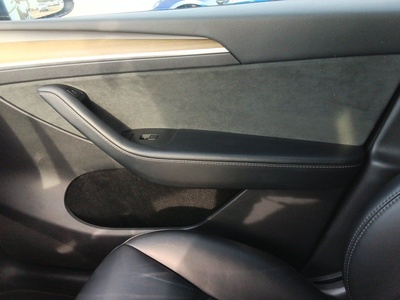 Tesla Model Y Tracción Trasera RWD 255 kW (347 CV) 10 Tesla Model Y Tracción Trasera RWD 255 kW (347 CV) 10