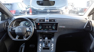 DS DS7 Crossback E-Tense 225 Performance Line Auto 165 kW (225 CV) 8 DS DS7 Crossback E-Tense 225 Performance Line Auto 165 kW (225 CV) 8