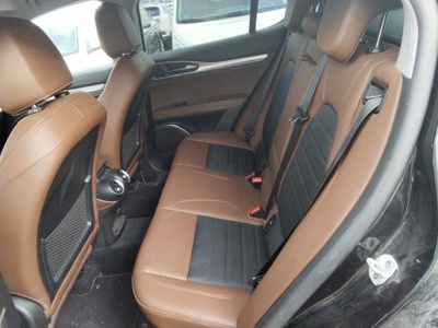 Alfa Romeo Stelvio 2.2 Diésel Sprint+ Q4 140 kW (190 CV) 9 Alfa Romeo Stelvio 2.2 Diésel Sprint+ Q4 140 kW (190 CV) 9