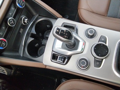 Alfa Romeo Stelvio 2.2 Diésel Sprint+ Q4 140 kW (190 CV) 15 Alfa Romeo Stelvio 2.2 Diésel Sprint+ Q4 140 kW (190 CV) 15