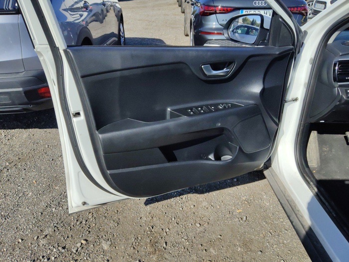 Kia Stonic 1.0 T-GDi MHEV Drive DCT 88 kW (120 CV) Vehículo usado en Madrid Kia Stonic 1.0 T-GDi MHEV Drive DCT 88 kW (120 CV) Vehículo usado en Madrid