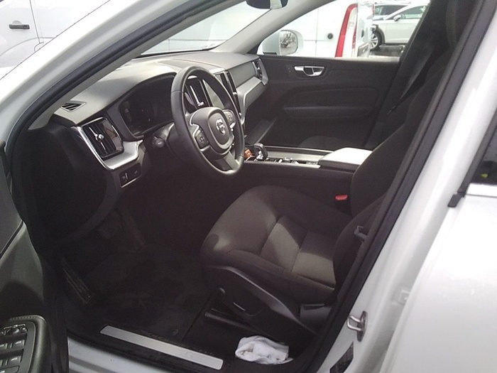 Volvo XC60 B4 D Momentum Pro Auto 145 kW (197 CV) Vehículo usado en Madrid Volvo XC60 B4 D Momentum Pro Auto 145 kW (197 CV) Vehículo usado en Madrid