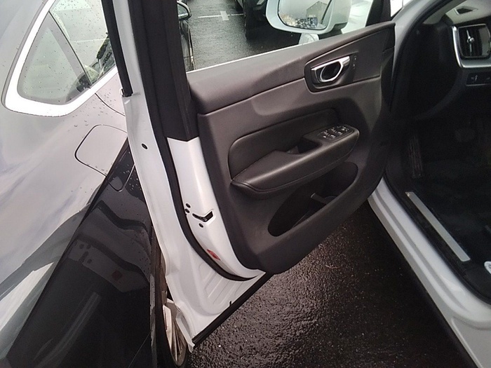 Volvo XC60 B4 D Momentum Pro Auto 145 kW (197 CV) Vehículo usado en Madrid Volvo XC60 B4 D Momentum Pro Auto 145 kW (197 CV) Vehículo usado en Madrid