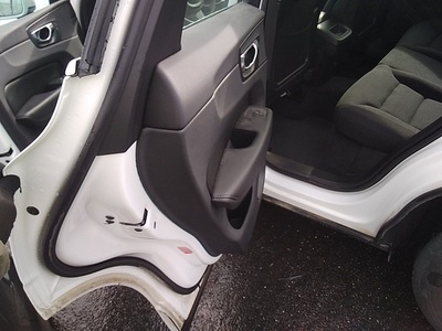 Volvo XC60 B4 D Momentum Pro Auto 145 kW (197 CV) 10 Volvo XC60 B4 D Momentum Pro Auto 145 kW (197 CV) 10