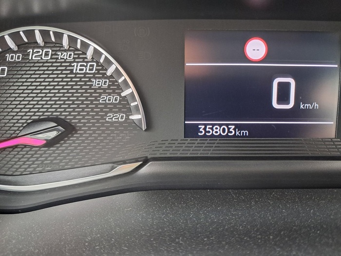 Peugeot 2008 BlueHDi 110 S&S Active Pack 81 kW (110 CV) Vehículo usado en Madrid Peugeot 2008 BlueHDi 110 S&S Active Pack 81 kW (110 CV) Vehículo usado en Madrid