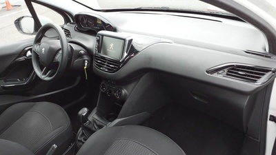 Peugeot 208 BlueHDi 100 Active 73 kW (100 CV) 5 Peugeot 208 BlueHDi 100 Active 73 kW (100 CV) 5