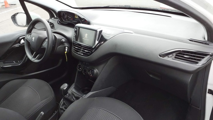 Peugeot 208 BlueHDi 100 Active 73 kW (100 CV) Vehículo usado en Madrid Peugeot 208 BlueHDi 100 Active 73 kW (100 CV) Vehículo usado en Madrid