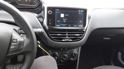 Peugeot 208 BlueHDi 100 Active 73 kW (100 CV) 14 Peugeot 208 BlueHDi 100 Active 73 kW (100 CV) 14