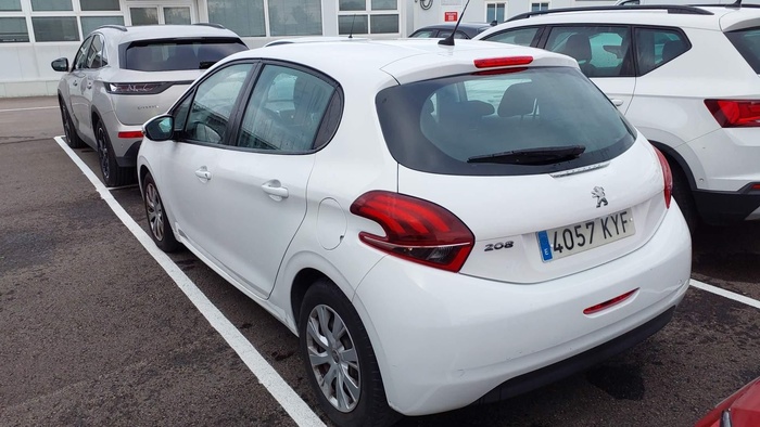 Peugeot 208 BlueHDi 100 Active 73 kW (100 CV) Vehículo usado en Madrid Peugeot 208 BlueHDi 100 Active 73 kW (100 CV) Vehículo usado en Madrid