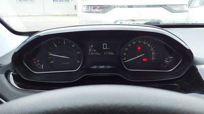 Peugeot 208 BlueHDi 100 Active 73 kW (100 CV) 7 Peugeot 208 BlueHDi 100 Active 73 kW (100 CV) 7