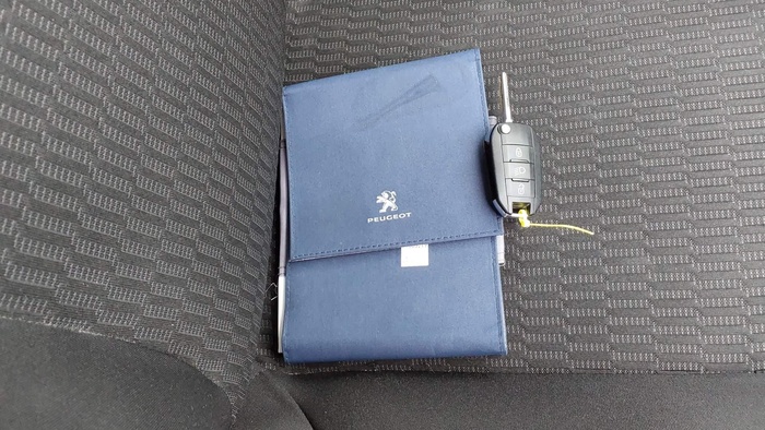 Peugeot 208 BlueHDi 100 Active 73 kW (100 CV) Vehículo usado en Madrid Peugeot 208 BlueHDi 100 Active 73 kW (100 CV) Vehículo usado en Madrid