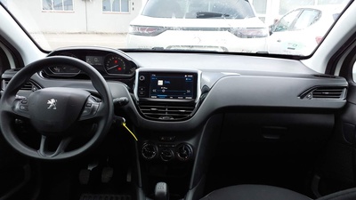 Peugeot 208 BlueHDi 100 Active 73 kW (100 CV) 8 Peugeot 208 BlueHDi 100 Active 73 kW (100 CV) 8