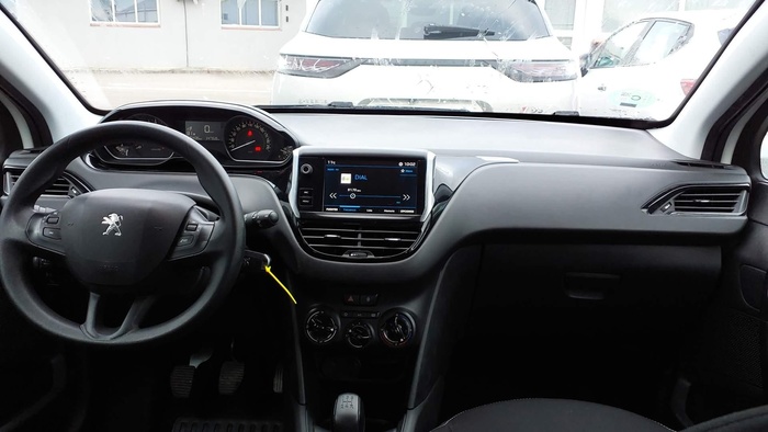 Peugeot 208 BlueHDi 100 Active 73 kW (100 CV) Vehículo usado en Madrid Peugeot 208 BlueHDi 100 Active 73 kW (100 CV) Vehículo usado en Madrid