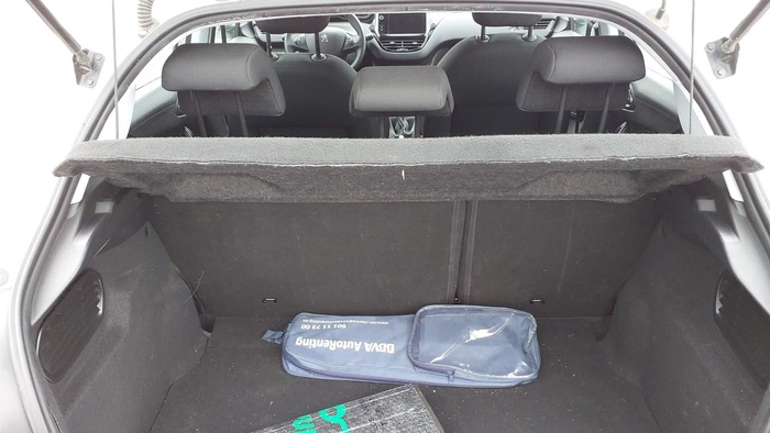 Peugeot 208 BlueHDi 100 Active 73 kW (100 CV) Vehículo usado en Madrid Peugeot 208 BlueHDi 100 Active 73 kW (100 CV) Vehículo usado en Madrid